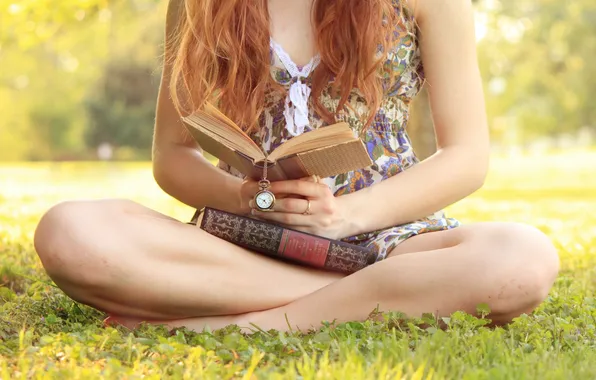 Картинка девушка, ноги, часы, книги