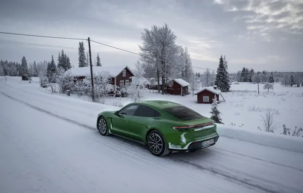 Картинка дорога, снег, Porsche, зелёный, строения, 2020, Taycan, Taycan 4S