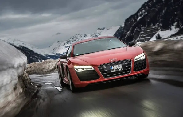 Audi, красная