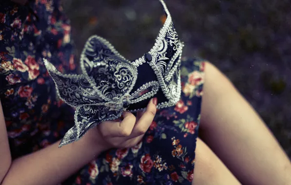 Руки, маска, маникюр