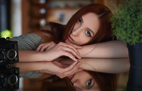 Картинка взгляд, девушка, лицо, отражение, руки, фотоаппарат, Sergey Fat, Сергей Жирнов