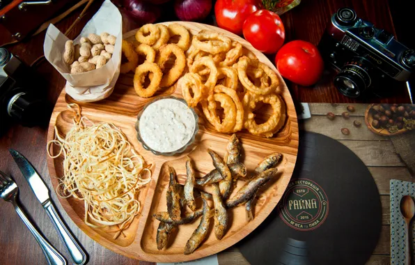Рыба, сыр, помидоры, арахис, закуска, луковые кольца