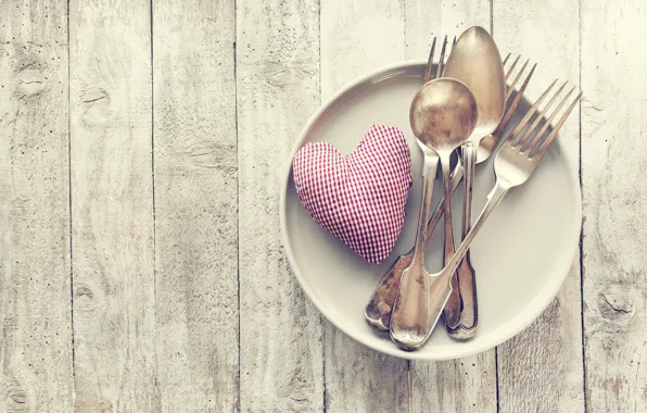 Стол, тарелка, сердечко, День святого Валентина, вилки, ложки