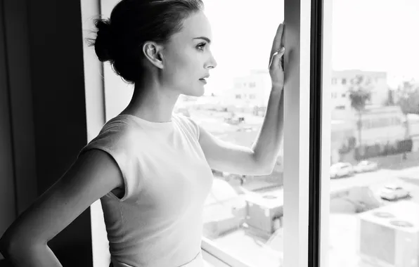 Картинка девушка, актриса, окно, профиль, черно-белое, Natalie Portman, Натали Портман