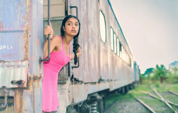 Картинка взгляд, девушка, вагон, коса, в розовом