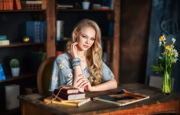Взгляд, девушка, украшения, цветы, поза, стол, волосы, книги