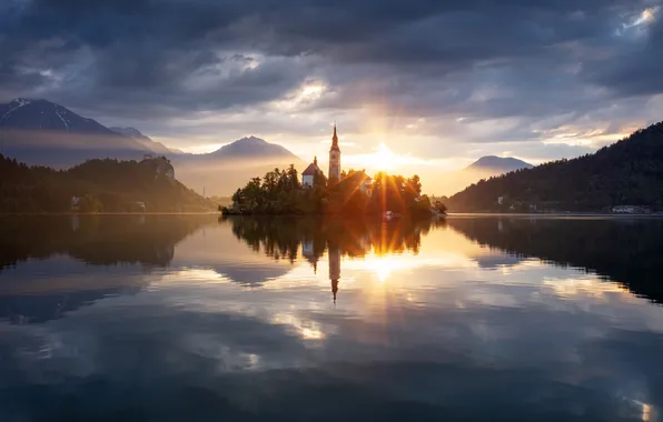 Картинка landscape, sunset, water, mountains, clouds, lake, island, sun