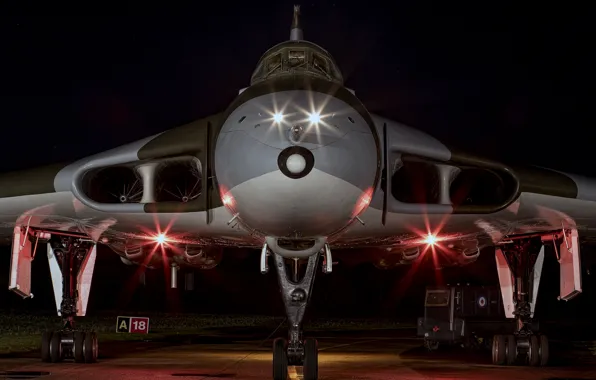 Картинка огни, бомбардировщик, аэродром, стратегический, Avro Vulcan, «Вулкан»