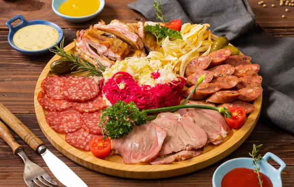 Мясо, помидоры, капуста, колбаса, огурцы, ассорти, соусы