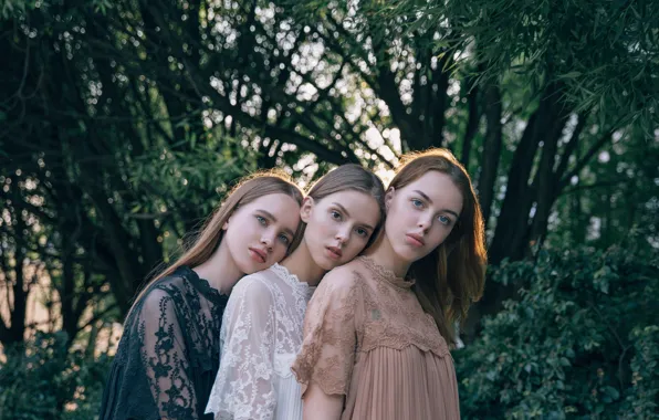 Девушки, три девушки, Ольга Антонова