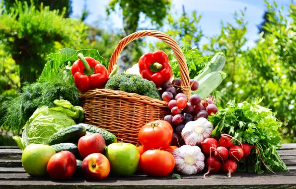 Картинка природа, корзина, яблоки, виноград, перец, фрукты, овощи, помидоры