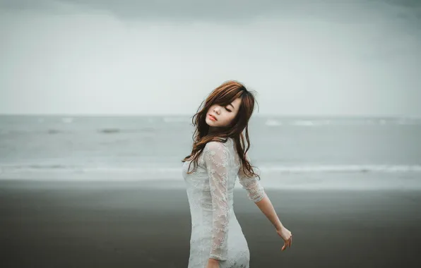 Картинка море, гроза, пляж, девушка, волосы, спина, руки, платье