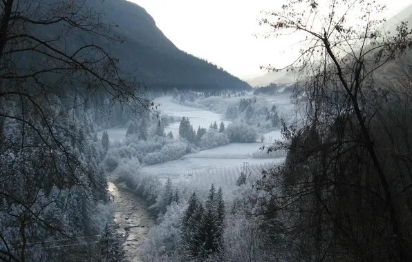 Картинка зима, иней, лес, деревья, горы, река, долина