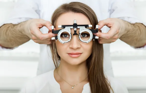 Smile, patient, oculist