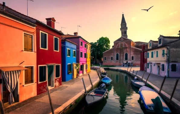 Картинка город, дома, лодки, утро, Италия, Венеция, канал, квартал