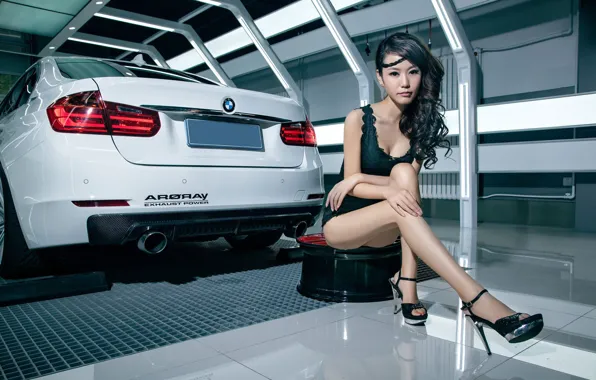 Картинка авто, взгляд, Девушки, BMW, азиатка, красивая девушка, сидит над машиной