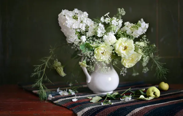 Цветы, стол, яблоки, розы, букет, лепестки, коврик, кувшин