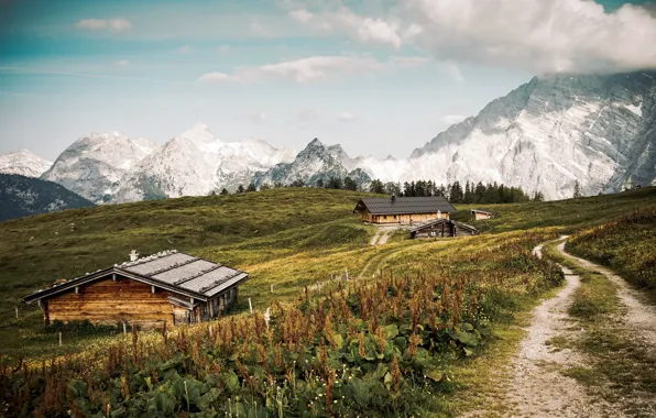 Дорога, горы, домик
