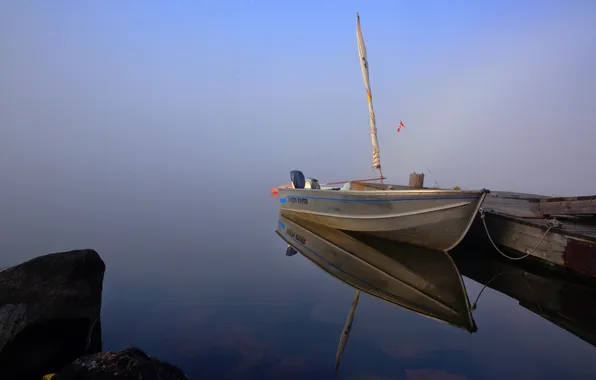 Картинка туман, озеро, лодка, камень, причал
