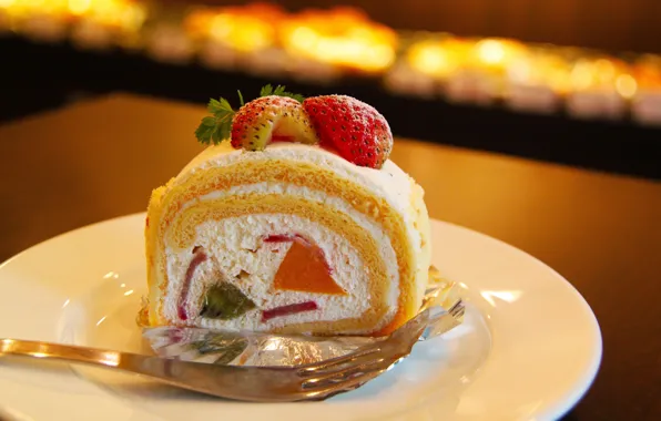 Клубника, десерт, рулет