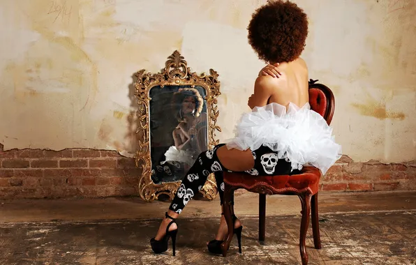 Картинка девушка, комната, зеркало, стул