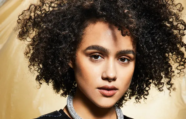 Девушка, Elle, Nathalie Emmanuel