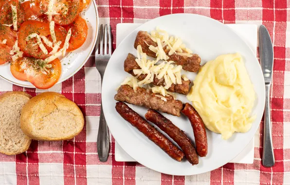 Мясо, тарелки, вилка, помидоры, колбаса, картофель, пюре