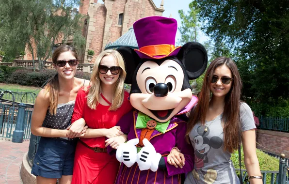Солнце, улыбка, девушки, Nina Dobrev, Нина Добрев, Микки Маус, Candice Accola, Кэндис Аккола