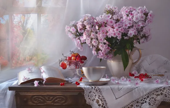 Картинка цветы, ягоды, окно, виноград, чашка, книга, кувшин, натюрморт