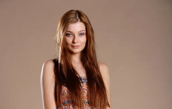 Legs, sexy girl, smile, necklace, brownette, angelina, indiana a