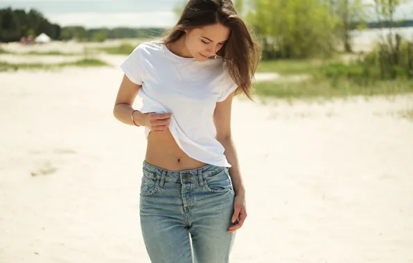 Картинка лето, лицо, ветер, модель, волосы, джинсы, майка, Настя