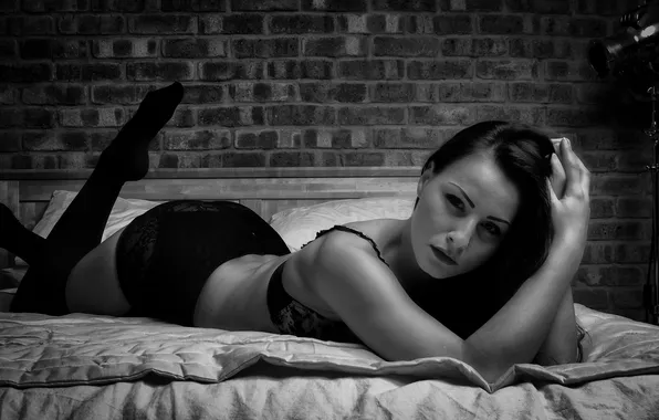 Девушка, постель, чёрно белое фото, ч/б фото, Black And White, Anna Kalek, Sean Batten Photography