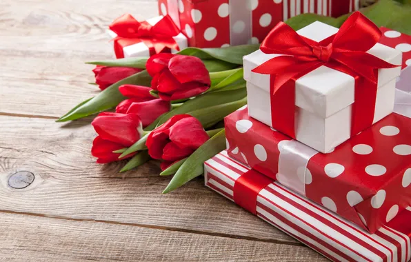 Картинка подарки, тюльпаны, красные, ленточки, лежат, на столе, коробочки