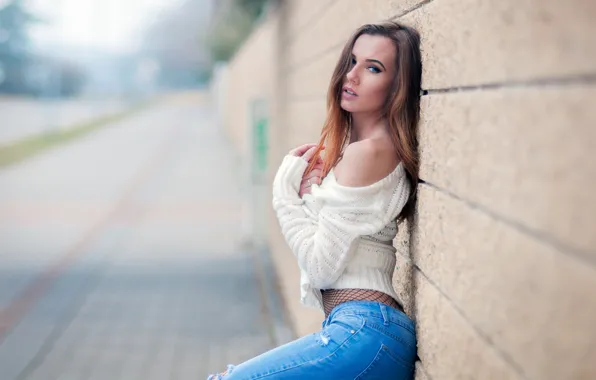 Картинка Girl, wall, long hair, photo, blue eyes, model, lips, jeans