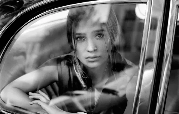 Картинка стекло, актриса, фотограф, черно-белое, автомобиль, журнал, фотосессия, Алисия Викандер