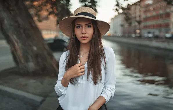 Взгляд, город, поза, модель, портрет, дома, шляпа, макияж