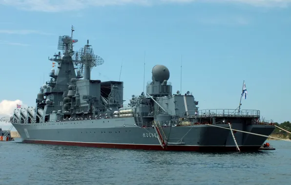Москва, крейсер, корма, гвардейский флаг