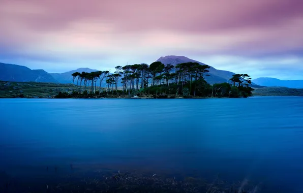 Небо, облака, деревья, горы, озеро