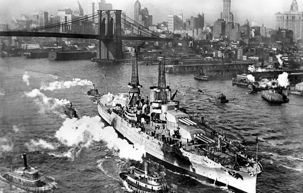 Фотография, Нью-Йорк, чёрно-белая, Бруклинский мост, американский, сопровождение, буксиры, линейный корабль