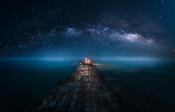 Картинка море, небо, звезды, свет, ночь, человек, Млечный путь, пирс