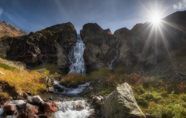 Картинка солнце, лучи, пейзаж, горы, природа, река, камни, водопад