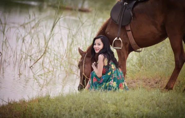Картинка лето, трава, улыбка, озеро, конь, жажда, лошадь, платье