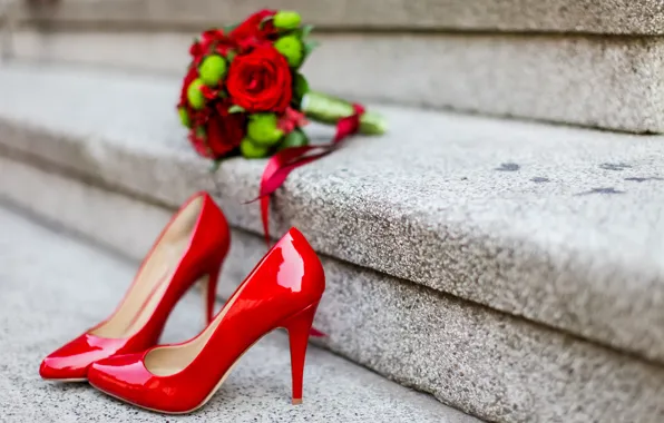 Картинка цветы, розы, букет, туфли, каблуки, red, шпильки, свадьба