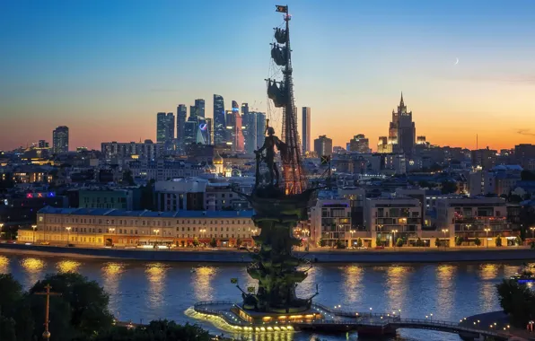 Вечер, Москва, огни большого города, Памятник Петру 1, Россиия