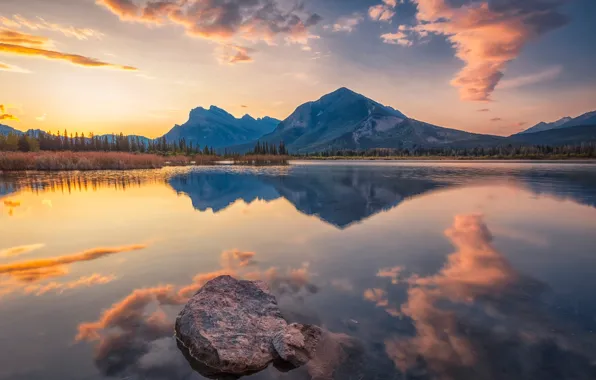 Закат, горы, озеро, отражение, камень, Канада, Альберта, Banff National Park