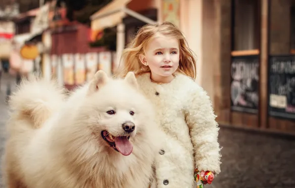 Картинка животное, собака, девочка, пальто, ребёнок, пёс, самоед, Марина Петра