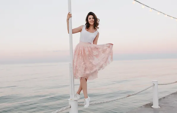 Картинка girl, beautiful, t-shirt, skirt, sneakers