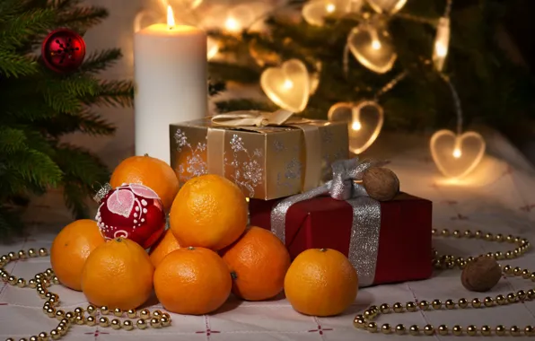 Картинка праздник, игрушки, свеча, ель, подарки, коробки, мандарины