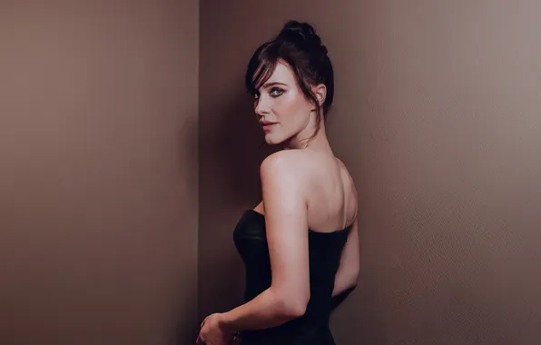 Взгляд, поза, спина, макияж, фигура, актриса, Rachel Brosnahan, Рэйчел Броснахэн