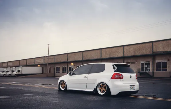 Картинка white, golf, stance, mk5, Volkswagtn